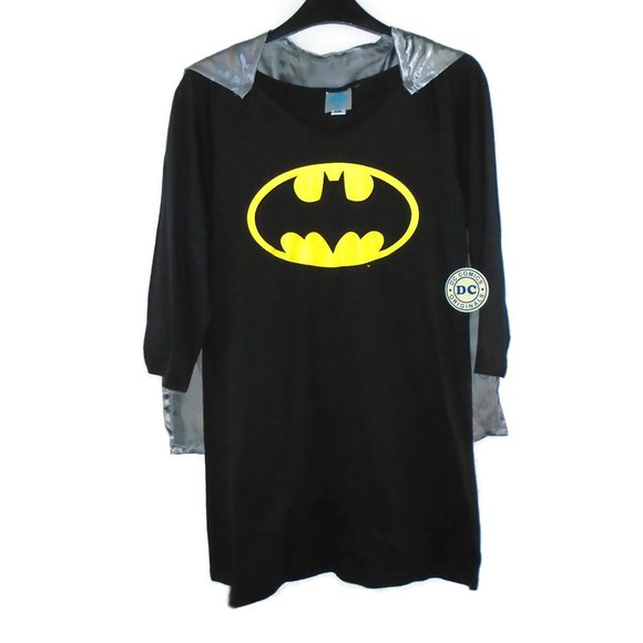 DC Comics Other - DC Comics Batman Night Shirt NWT M Optional Cape